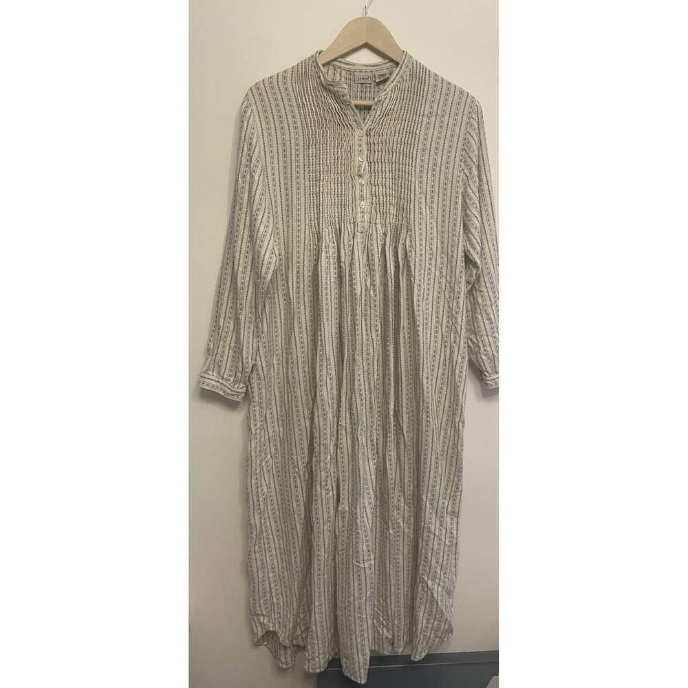 Vintage L.L. Bean Dobby Pintuck Nightgown Women Medium Flannel Cream Blue Cotton